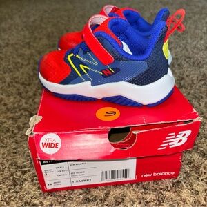 NEW BALANCE Toddler KIDS' RAVE RUN V2 Size 7K Bungee Hook Loop Wide SHOES
